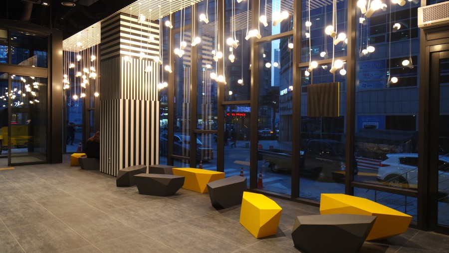 ホテルのロビーに置かれている家具